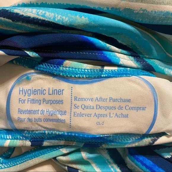 Carmen Marc Valvo One Piece Palermo Waters V-Neck Swimsuit Size 6 NWT - Picture 6 of 12